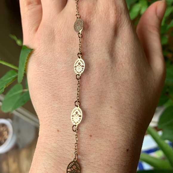 Hand Crafted Gold Chain Bracelet - Picture 4 of 6